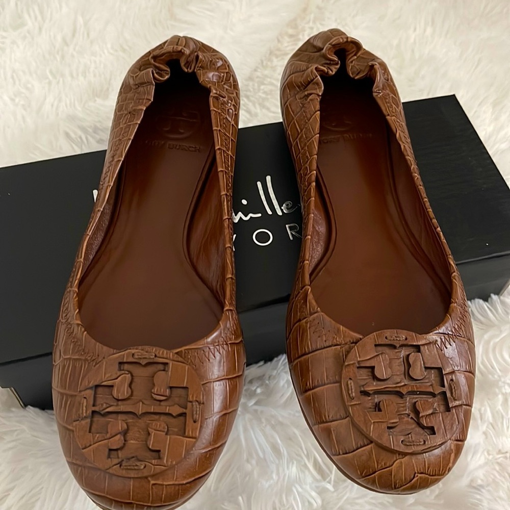 TORY BURCH brown, crocodile leather flats